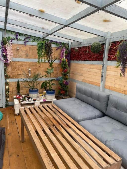 Cosy Bungalow In A Handy Location Market Harborough Exterior foto
